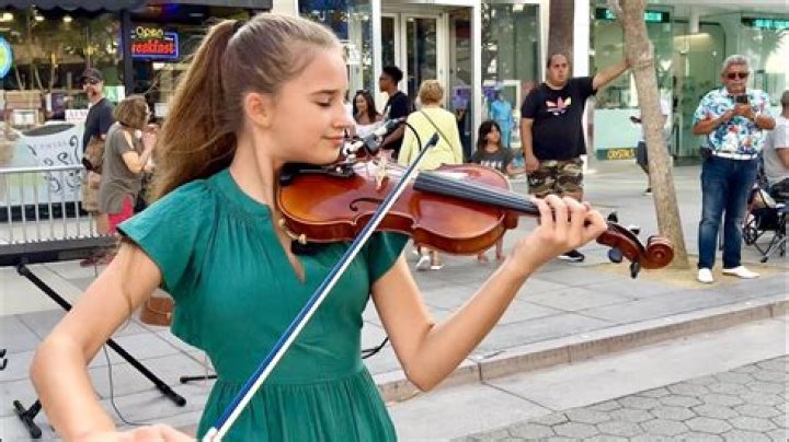 Does ellen page play violin?
